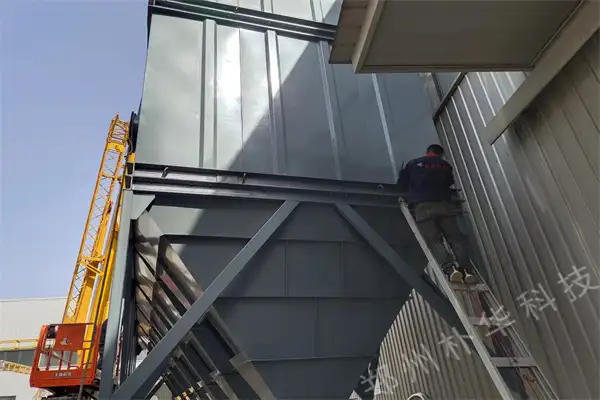 672袋脉冲除尘器安装施工现场 672袋脉冲除尘器安装施工现场