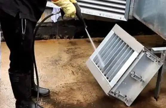 疫情防控下,餐馆可以给自家的油烟净化器洗个澡